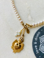 Sacred Heart + Pearl Pendant, gold
